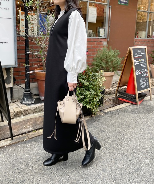 Meli rich（メリーリッチ）の「Vネックジャンパースカート（ジャンパースカート・レディース・アイボリー/イエロー/カーキ/ブラック/グレイッシュベージュ・MEDIUM）」の3枚目の写真