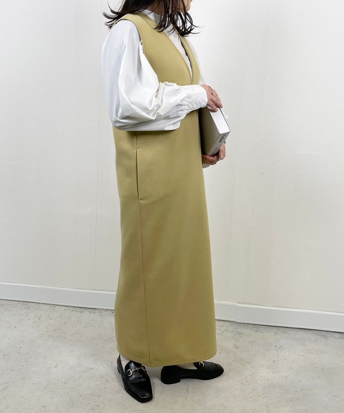 Meli rich（メリーリッチ）の「Vネックジャンパースカート（ジャンパースカート・レディース・アイボリー/イエロー/カーキ/ブラック/グレイッシュベージュ・MEDIUM）」の20枚目の写真