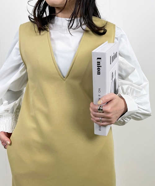 Meli rich（メリーリッチ）の「Vネックジャンパースカート（ジャンパースカート・レディース・アイボリー/イエロー/カーキ/ブラック/グレイッシュベージュ・MEDIUM）」の22枚目の写真