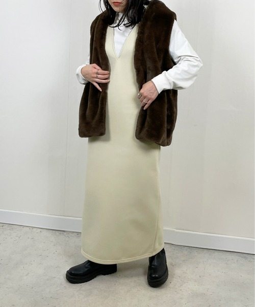 Meli rich（メリーリッチ）の「Vネックジャンパースカート（ジャンパースカート・レディース・アイボリー/イエロー/カーキ/ブラック/グレイッシュベージュ・MEDIUM）」の11枚目の写真