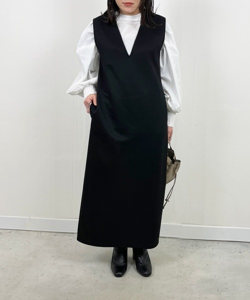 Meli rich（メリーリッチ）の「Vネックジャンパースカート（ジャンパースカート・レディース・アイボリー/イエロー/カーキ/ブラック/グレイッシュベージュ・MEDIUM）」の6枚目の写真