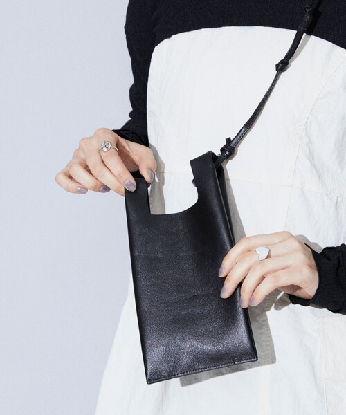 Firsthand（ファーストハンド）の「Firsthand/ファーストハンド レザームスビポシェット / 防水レザー（ショルダーバッグ・レディース・レモンイエロー/ブラック/ホワイト/ピンク・ONE SIZE）」の3枚目の写真