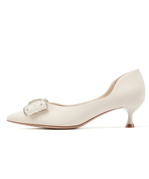 SAISON DE PAPILLON（セゾンドパピヨン）の「ポインテッドトゥビジューリボンパンプス（パンプス・レディース・ライトイエロー/アイボリー・22.5/22/24.5/24/23.5/23/25）」の5枚目の写真