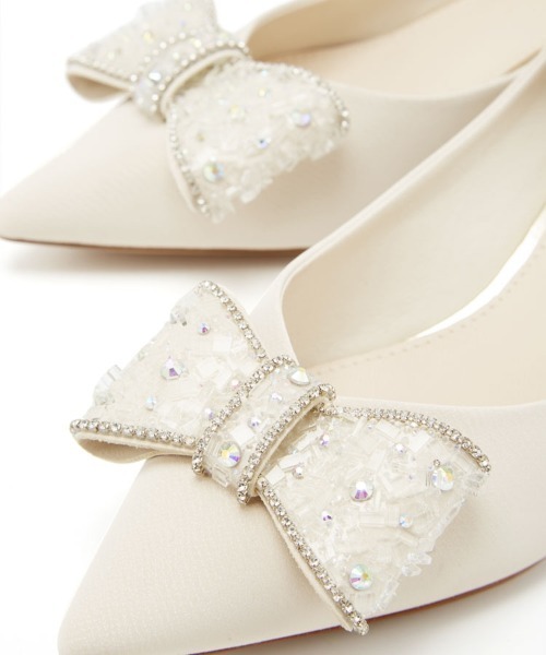 SAISON DE PAPILLON（セゾンドパピヨン）の「ポインテッドトゥビジューリボンパンプス（パンプス・レディース・ライトイエロー/アイボリー・22.5/22/24.5/24/23.5/23/25）」の12枚目の写真