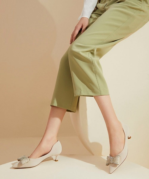 SAISON DE PAPILLON（セゾンドパピヨン）の「ポインテッドトゥビジューリボンパンプス（パンプス・レディース・ライトイエロー/アイボリー・22.5/22/24.5/24/23.5/23/25）」の13枚目の写真