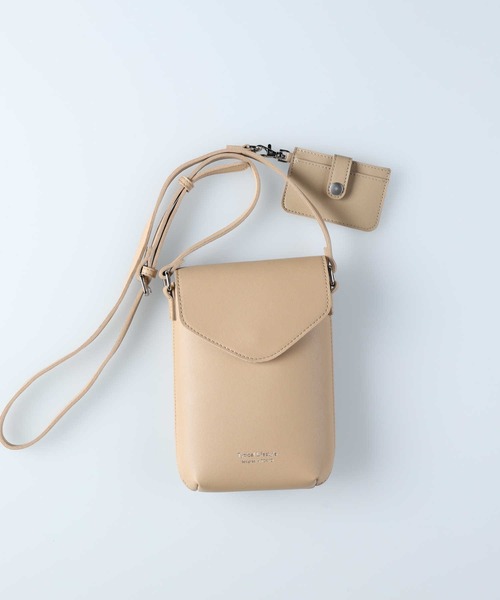 ベージュ ショルダーバッグ フラップ付き Right-on（ライトオン）の「【PLUS ONE】PLケースフラップショルダー