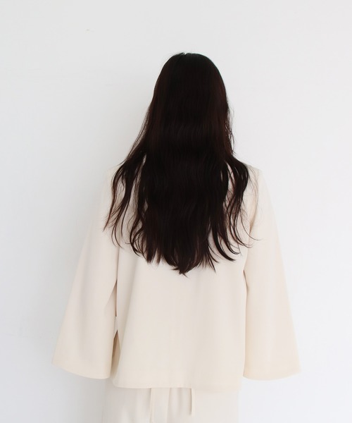 DRESSLAVE(ドレスレイブ)の「slit sleeve cape jacket(スリットスリーブケープジャケット)(ノーカラージャケット・レディース・ホワイト/ブラック・38)」の4枚目の写真