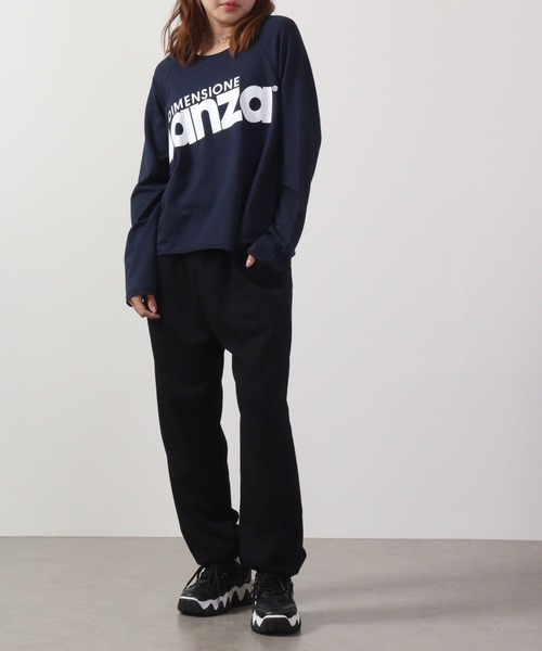 DIMENSIONE danza（ディメンシオーネ ダンツァ）の「DIMENSIONE danza オーバーサイズロゴプリントクルー（スウェット・レディース・ブルー/ブラック・XS/S）」の17枚目の写真