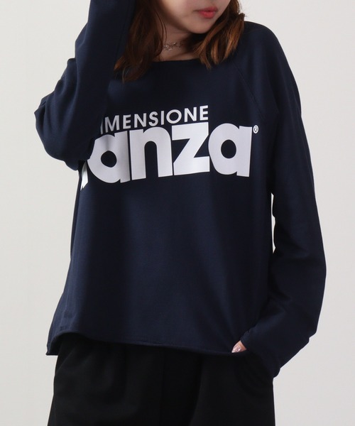DIMENSIONE danza（ディメンシオーネ ダンツァ）の「DIMENSIONE danza オーバーサイズロゴプリントクルー（スウェット・レディース・ブルー/ブラック・XS/S）」の13枚目の写真