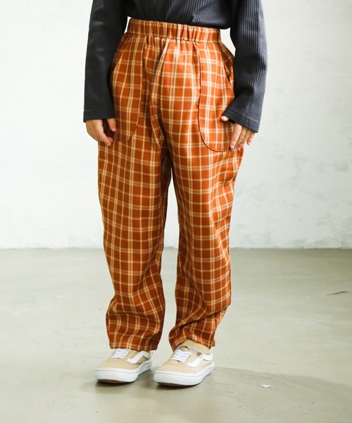 pairmanon（ペアマノン）の「定番 選べるデザイン リラックス パンツ（その他パンツ・キッズ・ネイビー/ブラウン系その他5/ベージュ系その他3/ホワイト系その他2/ベージュ系その他6/ホワイト系その他/グレー系その他/ブルー系その他4/ブラック系その他/ベージュ系その他/ブルー系その他2/ブラウン系その他/その他3/イエロー系その他/グレー系その他3/ブルー系その他/ブルー系その他3/ブラック/グレー系その他2/ブラウン系その他2/ブラック系その他2/レッド系その他/ホワイト系その他3/パープル/オレンジ/インディゴブルー/ブラウン系その他3/パープル系その他/ブラウン系その他7/ブラウン系その他6/オフホワイト/グレー/ライトホワイト/ラベンダー/グリーン/モカ/ストライプ/ブラウン系その他4/ホワイト/レッド/ライトパープル/ベージュ系その他2/ミント/グリーン系その他/ライトブルー/その他/ピンク系その他/ブラック系その他3/レッド系その他2/オレンジ系その他・100/110/90/140/120/130/150）」の4枚目の写真