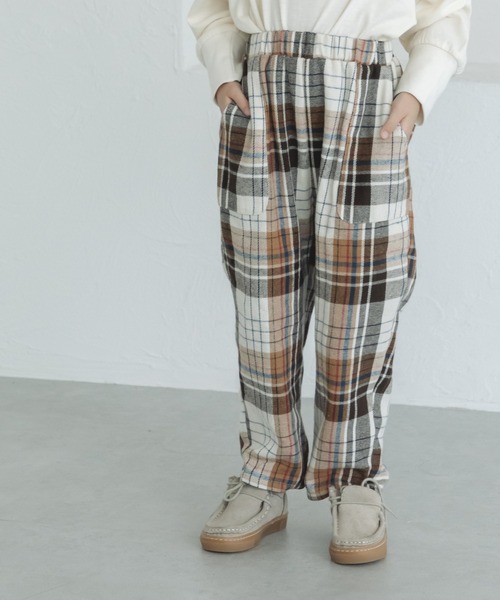 pairmanon（ペアマノン）の「定番 選べるデザイン リラックス パンツ（その他パンツ・キッズ・ネイビー/ブラウン系その他5/ベージュ系その他3/ホワイト系その他2/ベージュ系その他6/ホワイト系その他/グレー系その他/ブルー系その他4/ブラック系その他/ベージュ系その他/ブルー系その他2/ブラウン系その他/その他3/イエロー系その他/グレー系その他3/ブルー系その他/ブルー系その他3/ブラック/グレー系その他2/ブラウン系その他2/ブラック系その他2/レッド系その他/ホワイト系その他3/パープル/オレンジ/インディゴブルー/ブラウン系その他3/パープル系その他/ブラウン系その他7/ブラウン系その他6/オフホワイト/グレー/ライトホワイト/ラベンダー/グリーン/モカ/ストライプ/ブラウン系その他4/ホワイト/レッド/ライトパープル/ベージュ系その他2/ミント/グリーン系その他/ライトブルー/その他/ピンク系その他/ブラック系その他3/レッド系その他2/オレンジ系その他・100/110/90/140/120/130/150）」の6枚目の写真