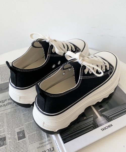 moment+（モーメントプラス）の「ボリューム厚底スニーカー（スニーカー・レディース・ベージュ/アイボリー/ブラック/ピンク/シルバー・LL/L/M/S）」の7枚目の写真