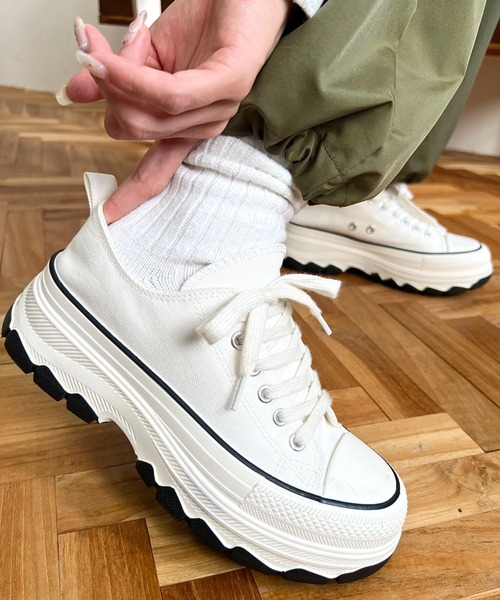 moment+（モーメントプラス）の「ボリューム厚底スニーカー（スニーカー・レディース・ベージュ/アイボリー/ブラック/ピンク/シルバー・LL/L/M/S）」の21枚目の写真
