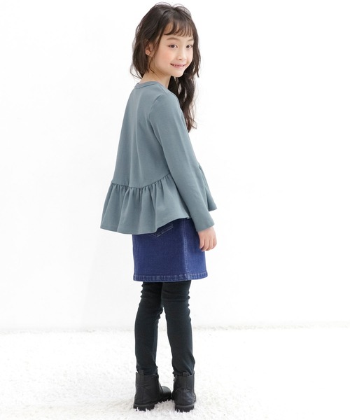 Bee des Bee(ビーデスビー)の「ペプラムトップス(Tシャツ/カットソー・キッズ・コーラルピンク/カーキオリーブ/グレイッシュベージュ/チャコール/サックスブルー/グリーン系/ライラック/ブルーグレー/ライトブルー/ブラウン・110cm/120cm/130cm/140cm/150cm/100cm)」の17枚目の写真