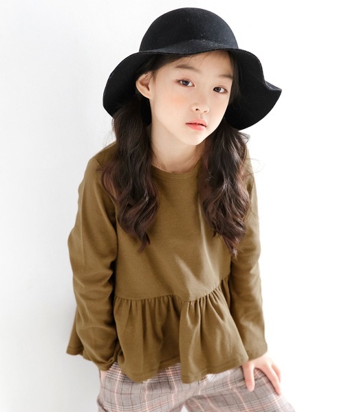 Bee des Bee(ビーデスビー)の「ペプラムトップス(Tシャツ/カットソー・キッズ・コーラルピンク/カーキオリーブ/グレイッシュベージュ/チャコール/サックスブルー/グリーン系/ライラック/ブルーグレー/ライトブルー/ブラウン・110cm/120cm/130cm/140cm/150cm/100cm)」の22枚目の写真