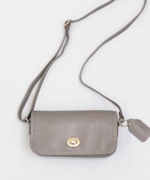 COOCO（クーコ）の「シュリンクレザーヒネリ金具横型ショルダーバッグ（ショルダーバッグ・レディース・ブラック/クリアレッド/ブラウン系その他/グリーン/グレー・9）」の10枚目の写真