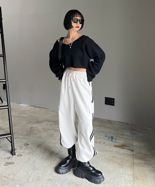 PAGEBOY（ページボーイ）の「スパンコールユルVショートプルオーバー（ニット/セーター・レディース・ブラック/オフホワイト/ネイビー・FREE）」の21枚目の写真