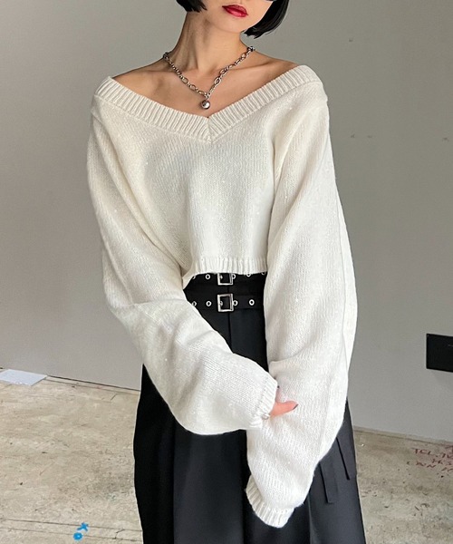 PAGEBOY（ページボーイ）の「スパンコールユルVショートプルオーバー（ニット/セーター・レディース・ブラック/オフホワイト/ネイビー・FREE）」の6枚目の写真