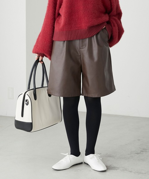 BONLECILL(ボンルシール)の「フェイクレザー/フェイクスウェード タックショートパンツ(その他パンツ・レディース・ベージュ系1/グレー系1/ブラウン/ブラック・M/L)」の4枚目の写真