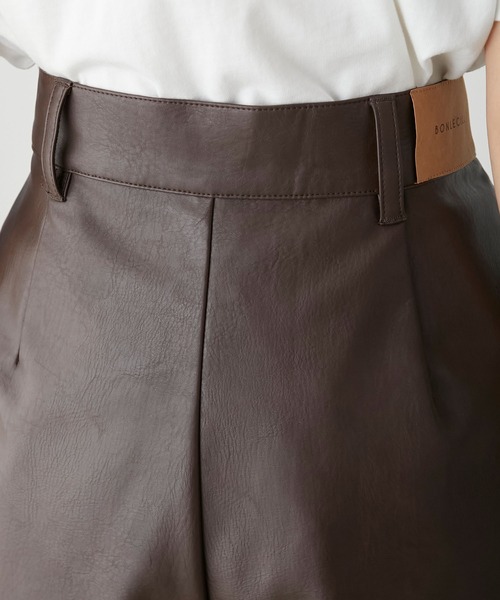 BONLECILL(ボンルシール)の「フェイクレザー/フェイクスウェード タックショートパンツ(その他パンツ・レディース・ベージュ系1/グレー系1/ブラウン/ブラック・M/L)」の22枚目の写真