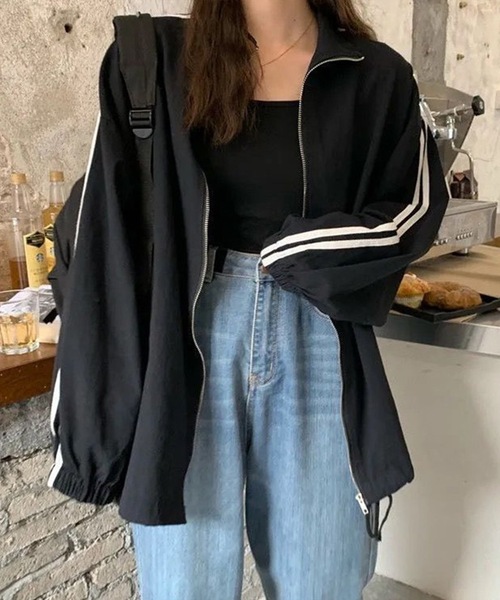 shopnikoniko（ショップニコニコ）の「オーバーサイズ 袖ライン マウンテンパーカー 2本線 トラックジャケット（マウンテンパーカー・レディース・ブラック/ホワイト・フリー）」の2枚目の写真