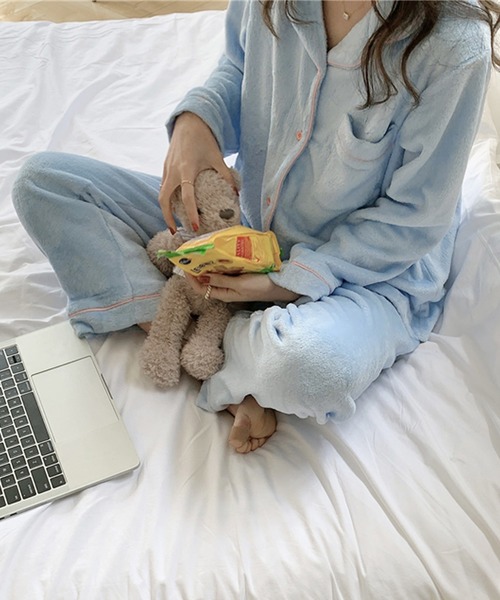 VitaFelice(ヴィータフェリーチェ)の「モコモコのパジャマ ルームウェア上下2点セット【長袖】(ルームウェア/パジャマ・レディース・ブルー/ピンク/アイボリー/グレー・FREE)」の13枚目の写真