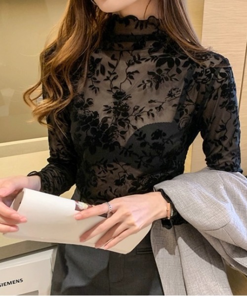 LADY LIKE(レディライク)の「フラワー柄プチハイトップス(Tシャツ/カットソー・レディース・ブラック/ホワイト・M)」の4枚目の写真