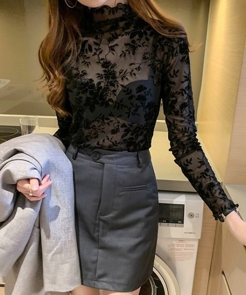 LADY LIKE(レディライク)の「フラワー柄プチハイトップス(Tシャツ/カットソー・レディース・ブラック/ホワイト・M)」の5枚目の写真