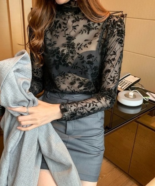 LADY LIKE(レディライク)の「フラワー柄プチハイトップス(Tシャツ/カットソー・レディース・ブラック/ホワイト・M)」の7枚目の写真