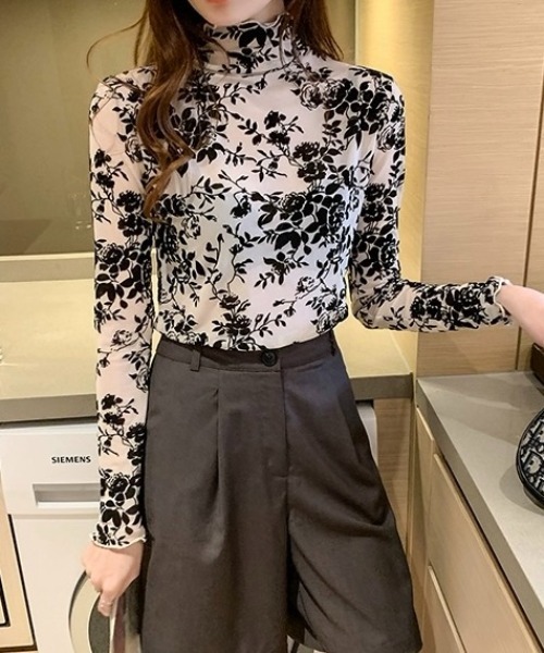 LADY LIKE(レディライク)の「フラワー柄プチハイトップス(Tシャツ/カットソー・レディース・ブラック/ホワイト・M)」の13枚目の写真
