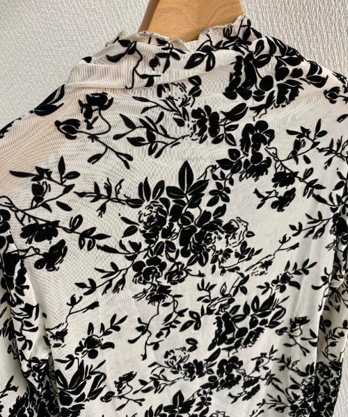 LADY LIKE(レディライク)の「フラワー柄プチハイトップス(Tシャツ/カットソー・レディース・ブラック/ホワイト・M)」の20枚目の写真