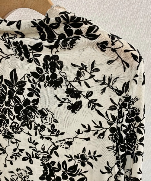 LADY LIKE(レディライク)の「フラワー柄プチハイトップス(Tシャツ/カットソー・レディース・ブラック/ホワイト・M)」の21枚目の写真