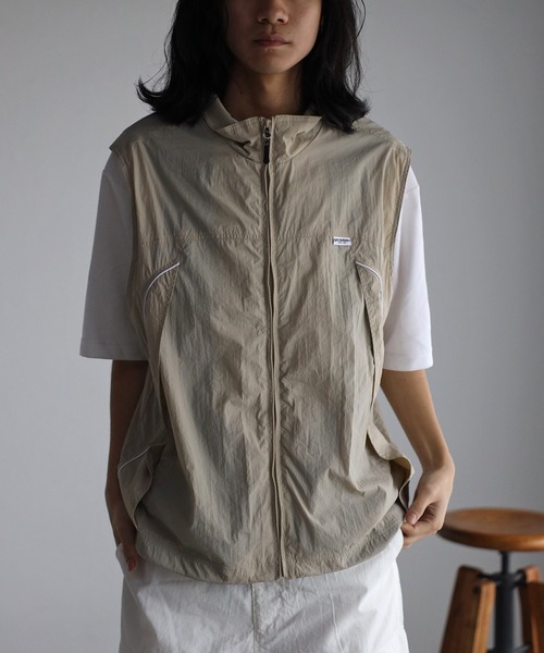 CREARE -LINO-（クレアーレリノ）の「パイピング スタンド ベスト<ユニセックス>（ベスト・メンズ・ブラック/ベージュ・L/M）」の13枚目の写真