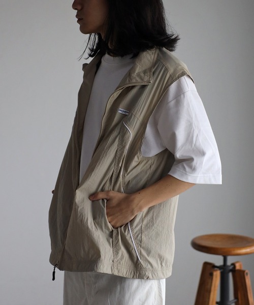 CREARE -LINO-（クレアーレリノ）の「パイピング スタンド ベスト<ユニセックス>（ベスト・メンズ・ブラック/ベージュ・L/M）」の14枚目の写真