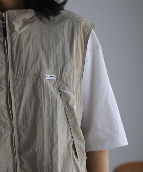 CREARE -LINO-（クレアーレリノ）の「パイピング スタンド ベスト<ユニセックス>（ベスト・メンズ・ブラック/ベージュ・L/M）」の17枚目の写真