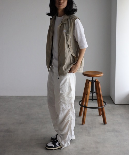 CREARE -LINO-（クレアーレリノ）の「パイピング スタンド ベスト<ユニセックス>（ベスト・メンズ・ブラック/ベージュ・L/M）」の4枚目の写真