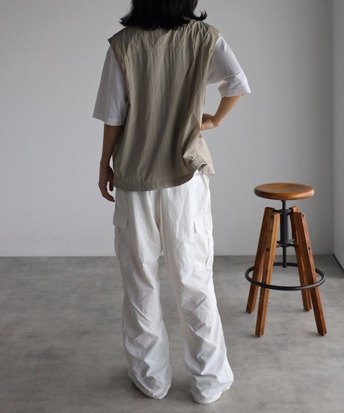 CREARE -LINO-（クレアーレリノ）の「パイピング スタンド ベスト<ユニセックス>（ベスト・メンズ・ブラック/ベージュ・L/M）」の5枚目の写真