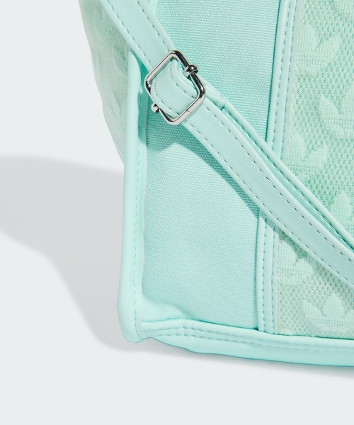 adidas（アディダス）の「モノグラム メッシュ キャンバス ミニ
