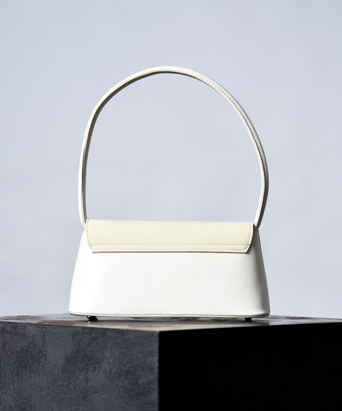 folka（フォルカ）の「3-1E12 バックルトラビゾイド ハンドバッグ ワンハンドル バッグ（ハンドバッグ・レディース・ブラック/ブラウン/ブルー/アイボリー・ONESIZE）」の6枚目の写真