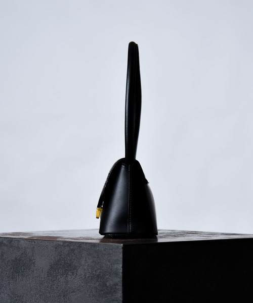 folka（フォルカ）の「3-1E12 バックルトラビゾイド ハンドバッグ ワンハンドル バッグ（ハンドバッグ・レディース・ブラック/ブラウン/ブルー/アイボリー・ONESIZE）」の7枚目の写真