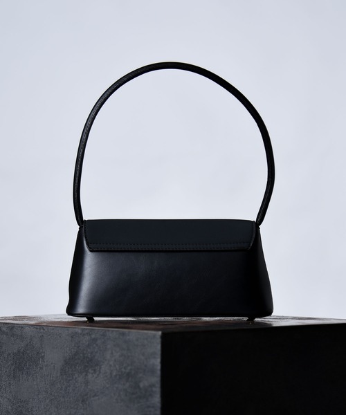 folka（フォルカ）の「3-1E12 バックルトラビゾイド ハンドバッグ ワンハンドル バッグ（ハンドバッグ・レディース・ブラック/ブラウン/ブルー/アイボリー・ONESIZE）」の8枚目の写真