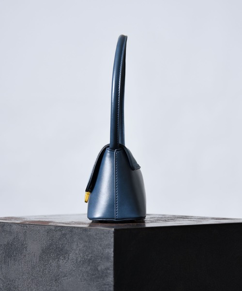 folka（フォルカ）の「3-1E12 バックルトラビゾイド ハンドバッグ ワンハンドル バッグ（ハンドバッグ・レディース・ブラック/ブラウン/ブルー/アイボリー・ONESIZE）」の9枚目の写真