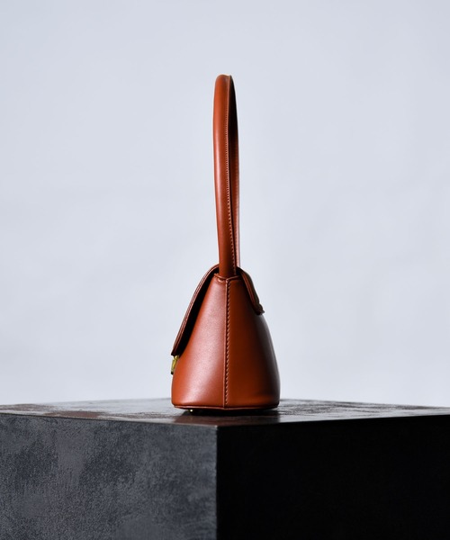 folka（フォルカ）の「3-1E12 バックルトラビゾイド ハンドバッグ ワンハンドル バッグ（ハンドバッグ・レディース・ブラック/ブラウン/ブルー/アイボリー・ONESIZE）」の11枚目の写真