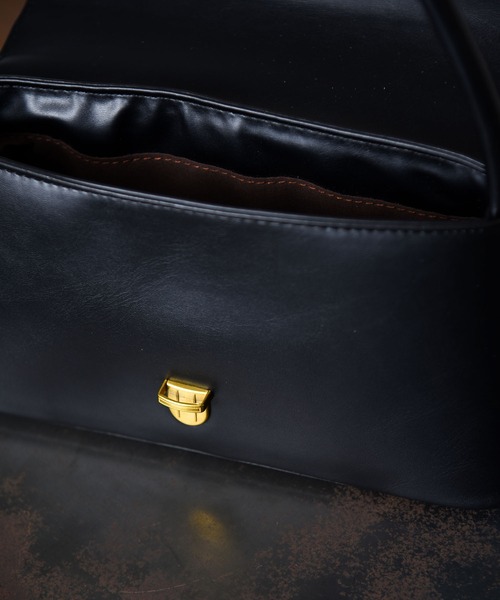 folka（フォルカ）の「3-1E12 バックルトラビゾイド ハンドバッグ ワンハンドル バッグ（ハンドバッグ・レディース・ブラック/ブラウン/ブルー/アイボリー・ONESIZE）」の17枚目の写真