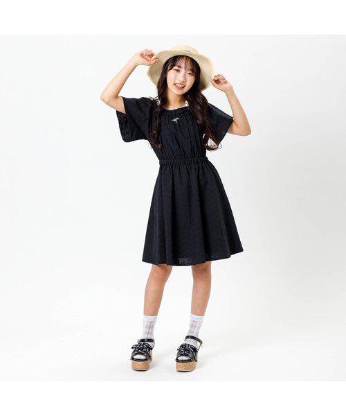 algy（アルジー）の「オフショル風肩りぼんワンピ（ワンピース・キッズ・ベージュ/ブラック/サックスブルー・X-SMALL/MEDIUM/SMALL/XX-SMALL）」の17枚目の写真