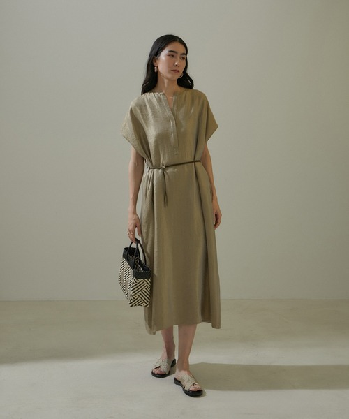 SALON adam et rope'（サロン アダム エ ロペ）の「[24SS]シャイニーツイルカフタンワンピース【セットアップ対応】（ワンピース・レディース・ブラック/グレー系その他・FREE）」の9枚目の写真