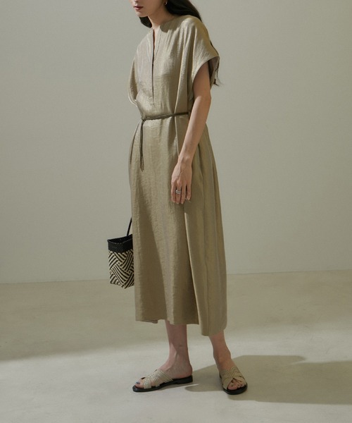 SALON adam et rope'（サロン アダム エ ロペ）の「[24SS]シャイニーツイルカフタンワンピース【セットアップ対応】（ワンピース・レディース・ブラック/グレー系その他・FREE）」の10枚目の写真