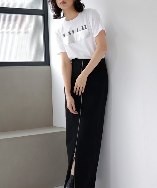 hellam（へラム）の「ロゴ消し箔プリントTシャツ（Tシャツ/カットソー・レディース・ホワイト×ゴールド/ホワイト×シルバー/ブラック×シルバー・FREE）」の15枚目の写真