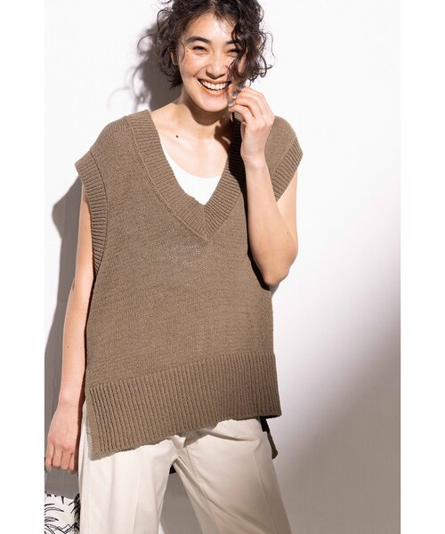 OPAQUE.CLIP（オペークドットクリップ）の「◆【大草直子さんコラボ】Vネックニットジレ（ベスト・レディース・オフホワイト/カーキ/ブラック・00）」の4枚目の写真