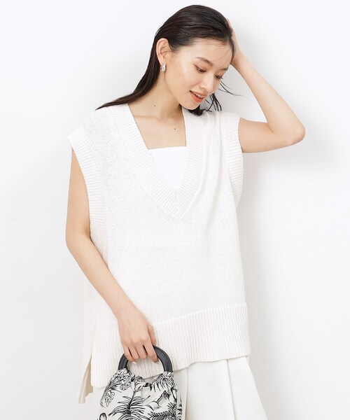 OPAQUE.CLIP（オペークドットクリップ）の「◆【大草直子さんコラボ】Vネックニットジレ（ベスト・レディース・オフホワイト/カーキ/ブラック・00）」の8枚目の写真